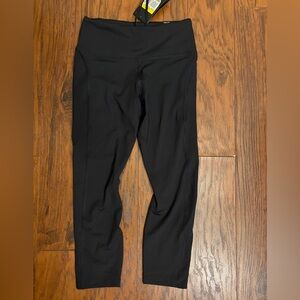 Nike Women’s Epic Fast Tight fit cropped Black Leggings NWT